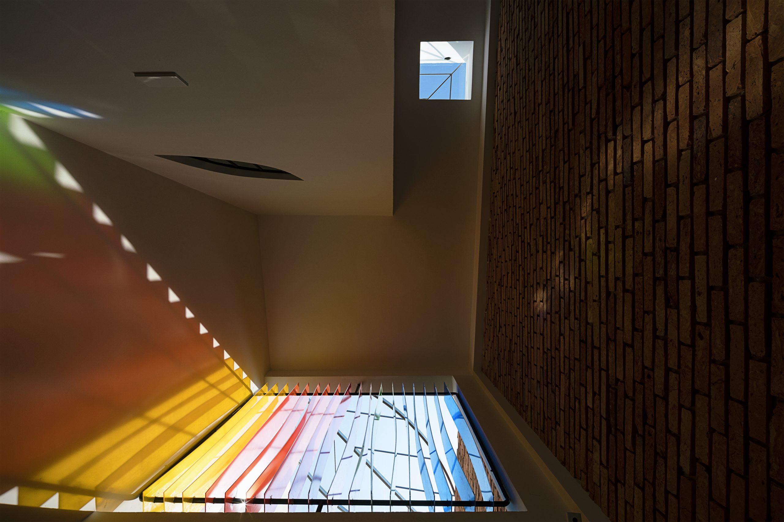 kính trong nhà phố