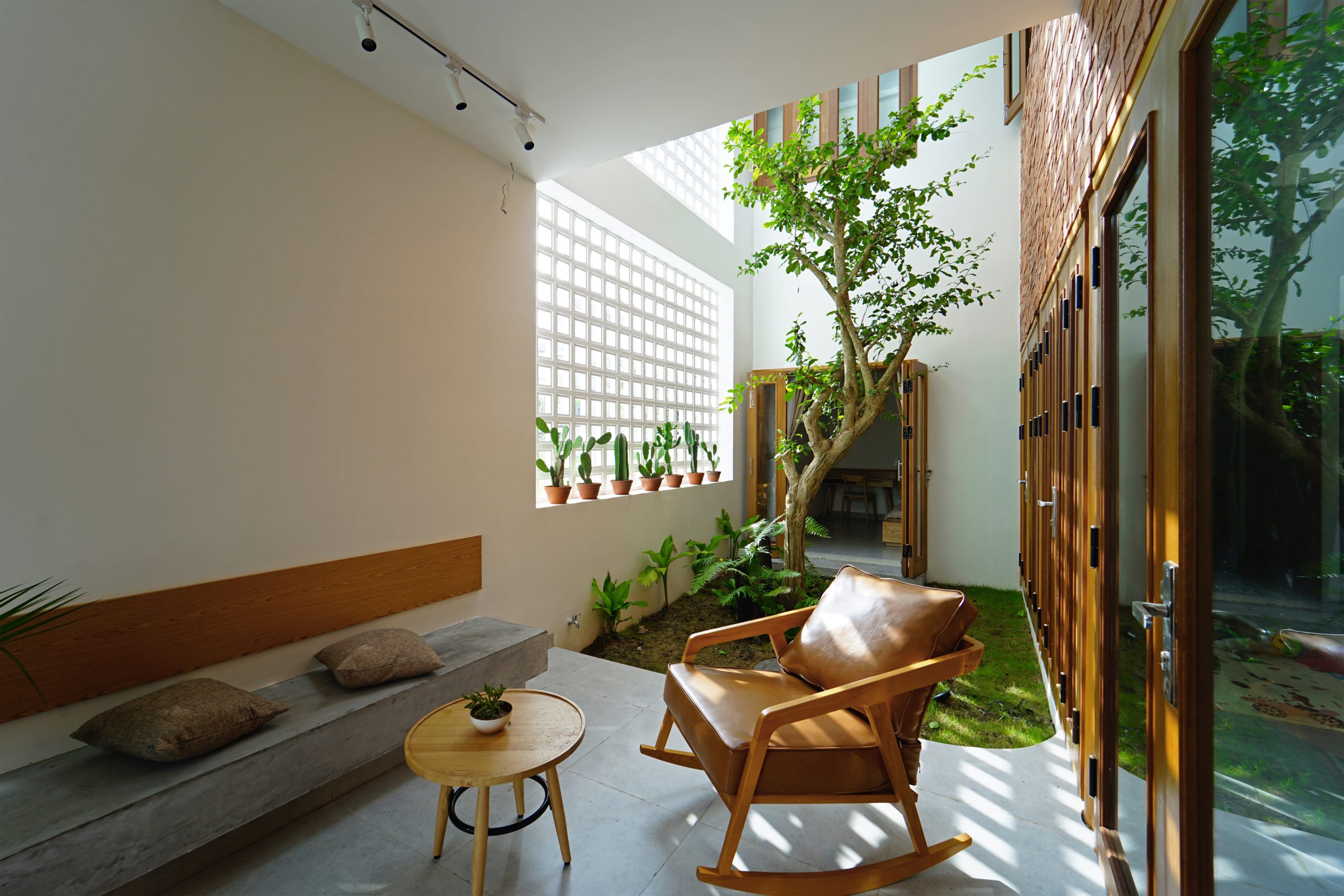 thiet ke gieng troi trong nha pho